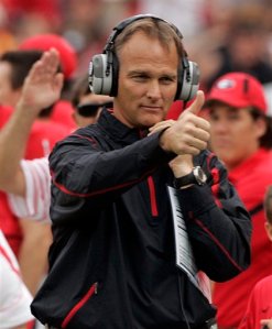 ** FILE ** This is an Oct. 11, 2008 file photo showing Georgia head coach Mark Richt gesturing on the the sidelines during an NCAA college football game against Tennessee in Athens, Ga. Judging from the chatter on Internet message boards, Georgia fans are fretting a little more than usual, clearly bothered by the perception that their program is starting to lag ever so slightly behind the other elite schools in the powerful Southeastern Conference. (AP Photo/John Bazemore, File)